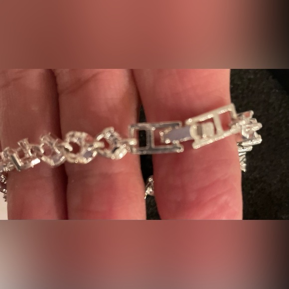 Silver Tone Crystal Heart Bracelet NIB - Picture 12 of 14